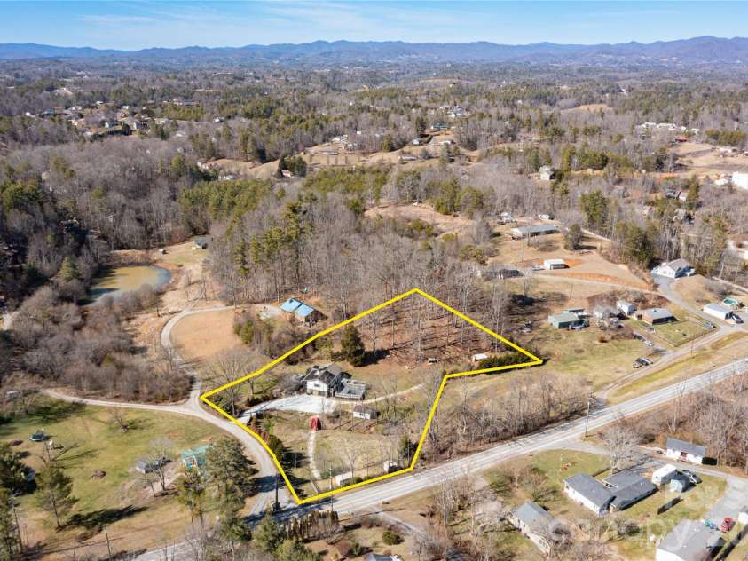5 Northlake Drive, Weaverville, NC 28787.  MLS# CAR4407082, YatesRealty ID 41518. 