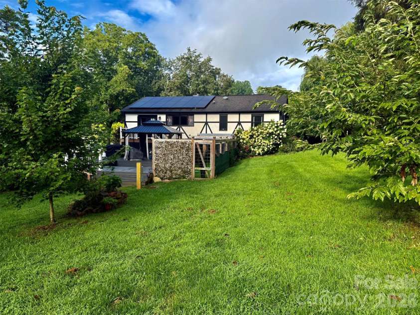 5 Northlake Drive, Weaverville, NC 28787.  MLS# CAR4407082, YatesRealty ID 41518. 
