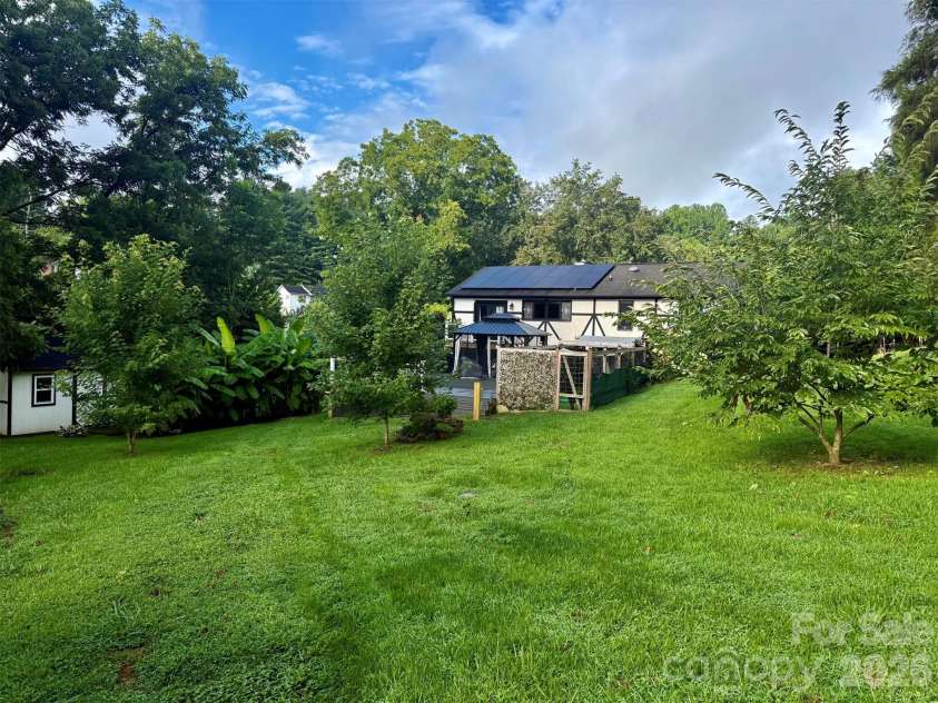 5 Northlake Drive, Weaverville, NC 28787.  MLS# CAR4407082, YatesRealty ID 41518. 
