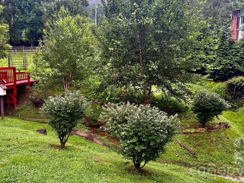 5 Northlake Drive, Weaverville, NC 28787.  MLS# CAR4407082, YatesRealty ID 41518. 