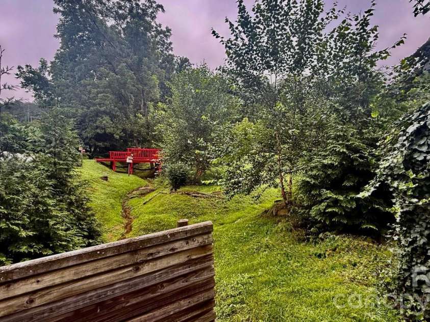 5 Northlake Drive, Weaverville, NC 28787.  MLS# CAR4407082, YatesRealty ID 41518. 