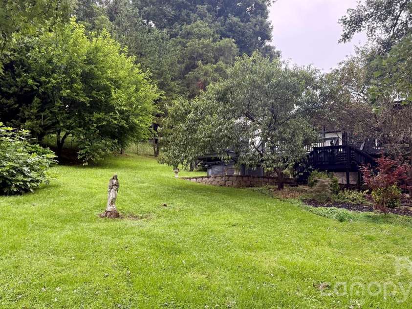 5 Northlake Drive, Weaverville, NC 28787.  MLS# CAR4407082, YatesRealty ID 41518. 