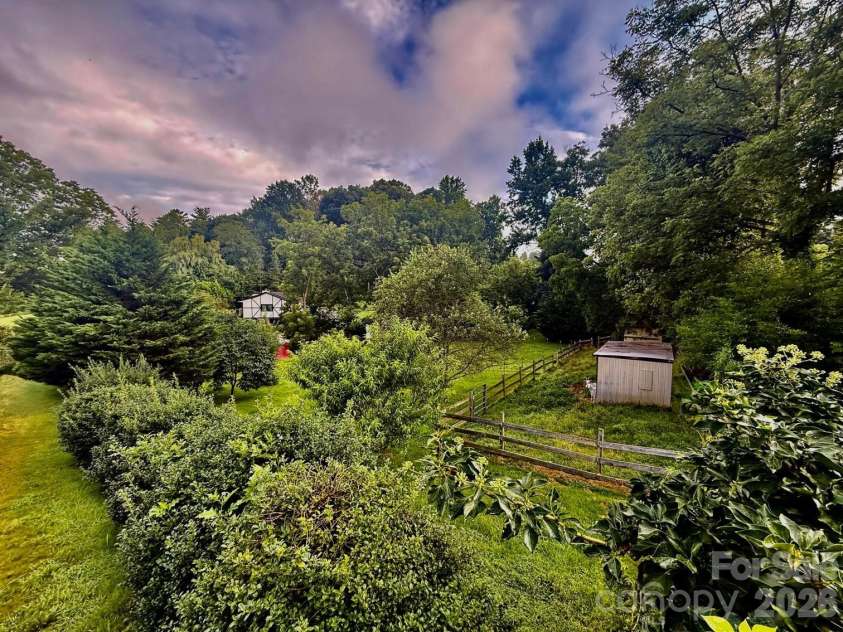 5 Northlake Drive, Weaverville, NC 28787.  MLS# CAR4407082, YatesRealty ID 41518. 