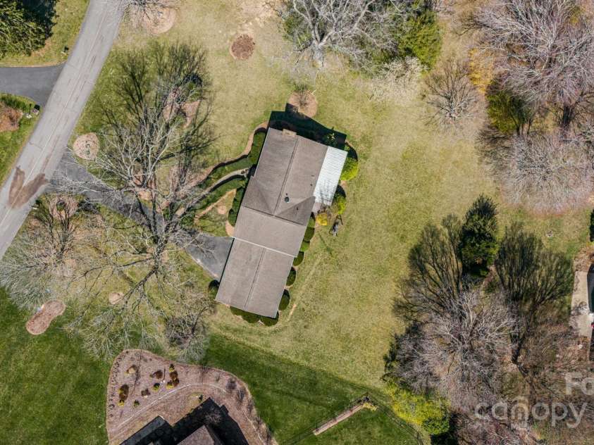 105 White Oak Circle, Black Mountain, NC 28711.  MLS# CAR4242079, YatesRealty ID 4152. 