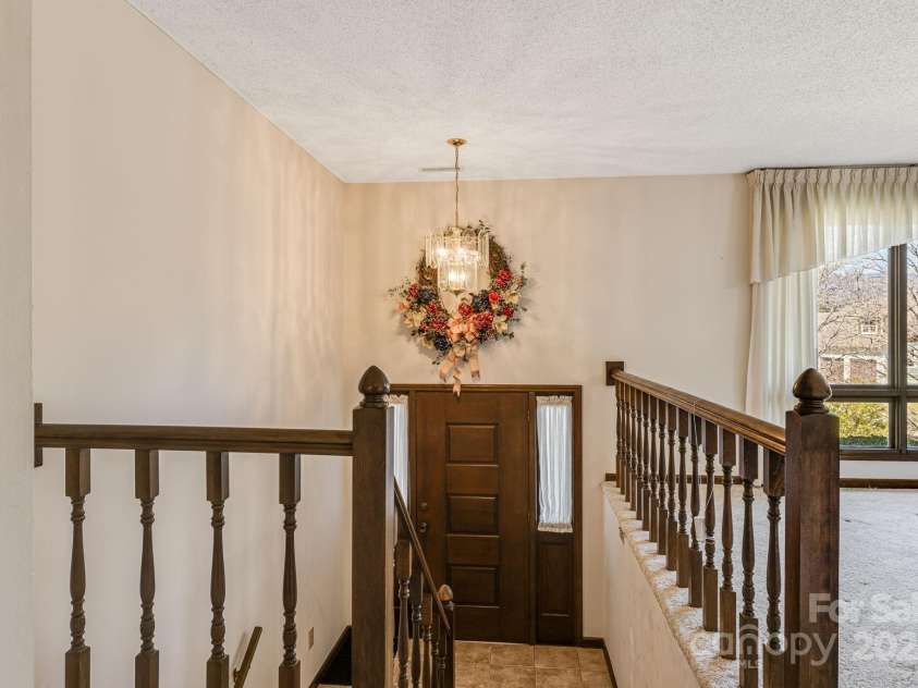 105 White Oak Circle, Black Mountain, NC 28711.  MLS# CAR4242079, YatesRealty ID 4152. 