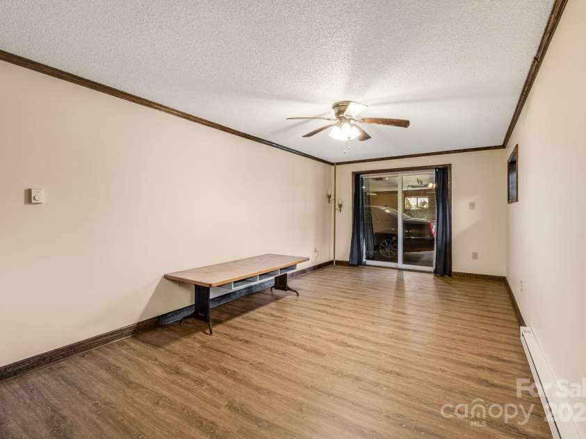 105 White Oak Circle, Black Mountain, NC 28711.  MLS# CAR4242079, YatesRealty ID 4152. 