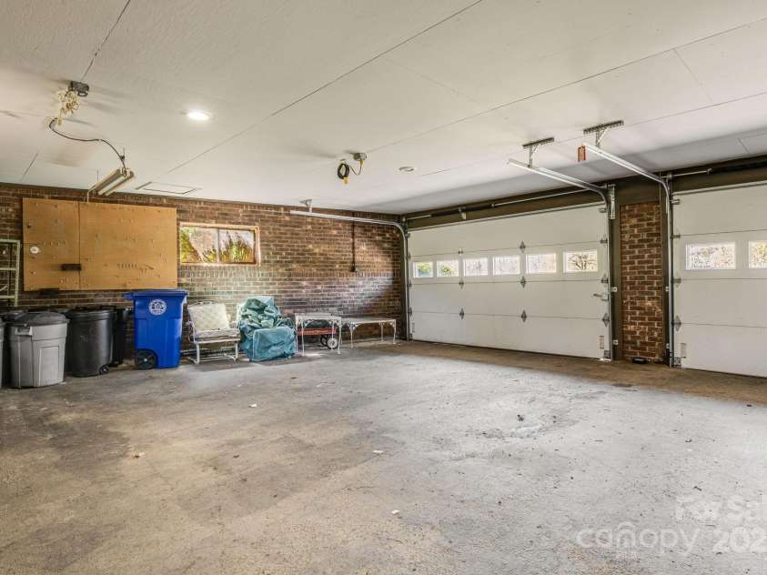 105 White Oak Circle, Black Mountain, NC 28711.  MLS# CAR4242079, YatesRealty ID 4152. 