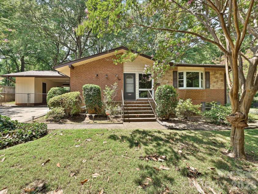 3000 Barfield Drive, Charlotte, NC 28217.  MLS# CAR4400815, YatesRealty ID 41520. 3000 Barfield Drive