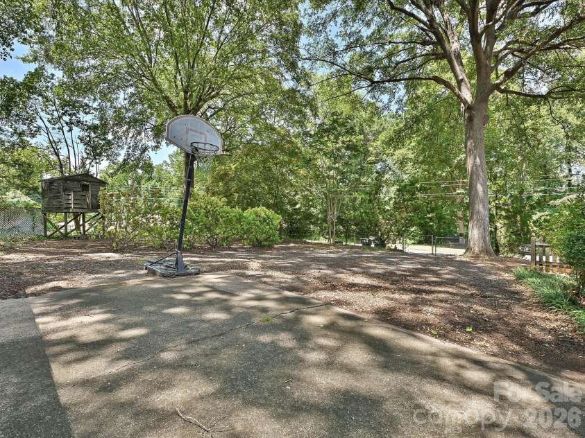 3000 Barfield Drive, Charlotte, NC 28217.  MLS# CAR4400815, YatesRealty ID 41520. Backyard