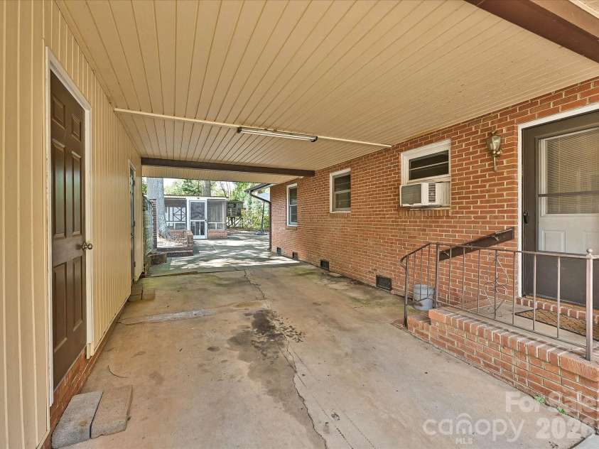 3000 Barfield Drive, Charlotte, NC 28217.  MLS# CAR4400815, YatesRealty ID 41520. Carport