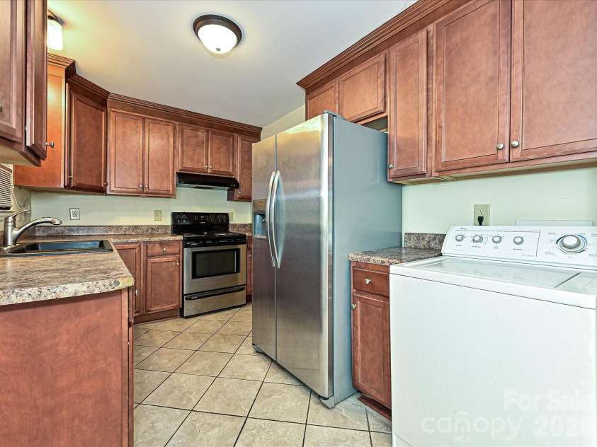 3000 Barfield Drive, Charlotte, NC 28217.  MLS# CAR4400815, YatesRealty ID 41520. Kitchen