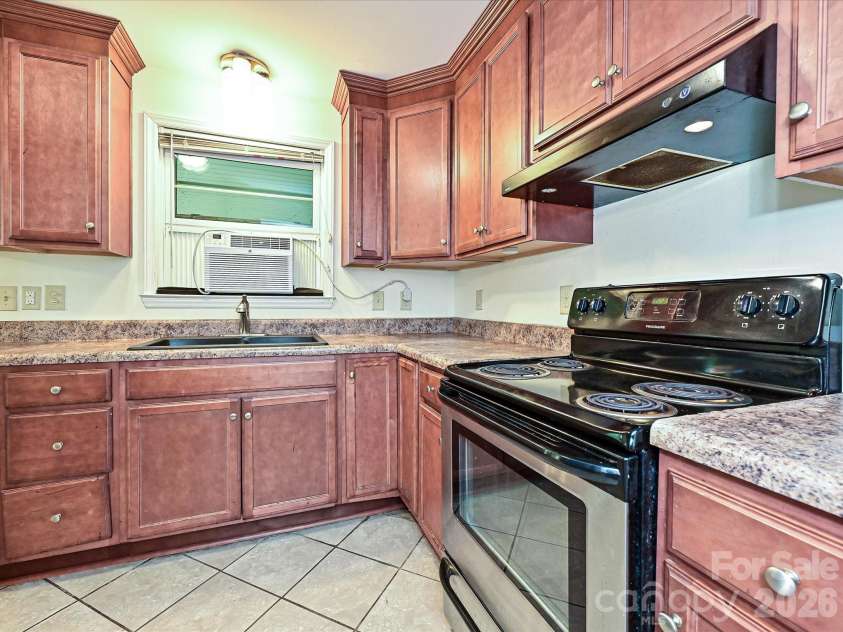 3000 Barfield Drive, Charlotte, NC 28217.  MLS# CAR4400815, YatesRealty ID 41520. Kitchen