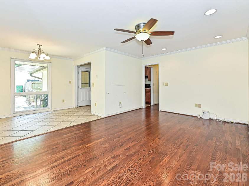 3000 Barfield Drive, Charlotte, NC 28217.  MLS# CAR4400815, YatesRealty ID 41520. Living Room