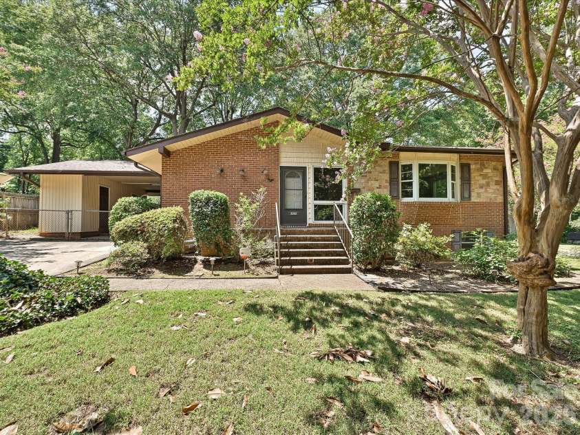 3000 Barfield Drive, Charlotte, NC 28217.  MLS# CAR4400815, YatesRealty ID 41520. Welcome Home