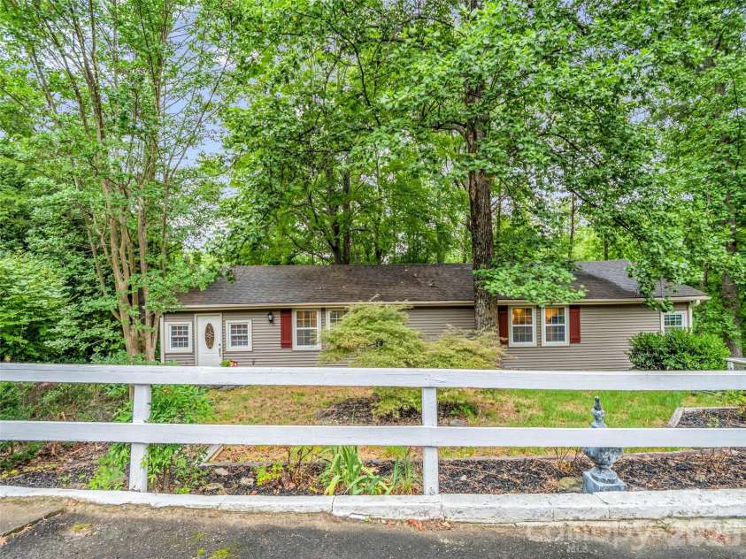 297 Chimney Cliffs Drive, Lake Lure, NC 28746.  MLS# CAR4408093, YatesRealty ID 41523. 