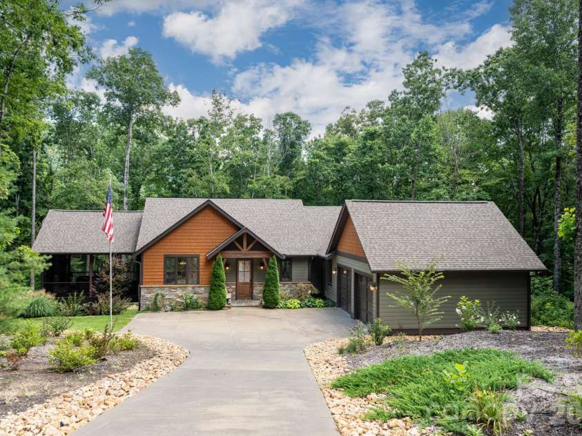403 Thunder Mountain Road, Hendersonville, NC 28792.  MLS# CAR4399888, YatesRealty ID 41527. 