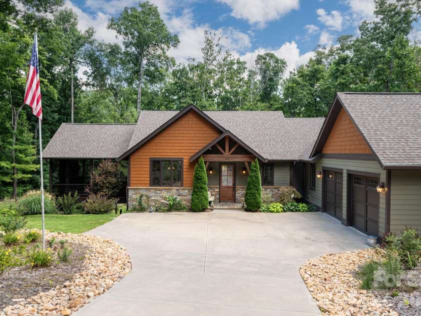 403 Thunder Mountain Road, Hendersonville, NC 28792.  MLS# CAR4399888, YatesRealty ID 41527. 
