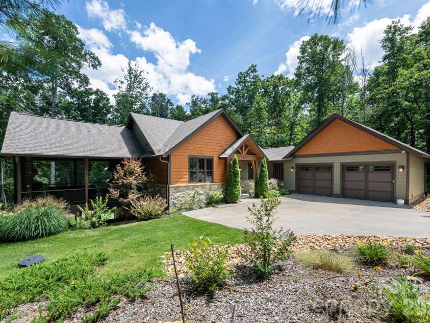 403 Thunder Mountain Road, Hendersonville, NC 28792.  MLS# CAR4399888, YatesRealty ID 41527. 