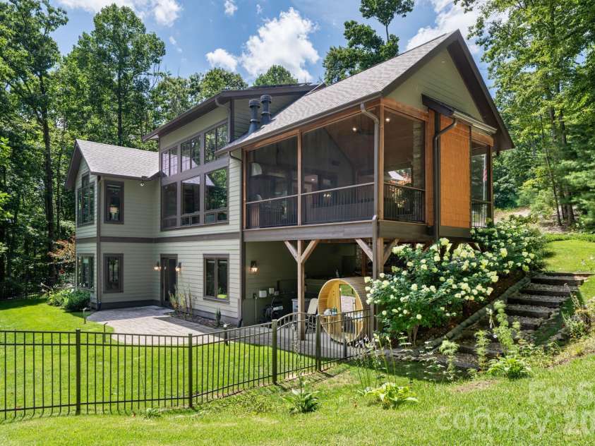 403 Thunder Mountain Road, Hendersonville, NC 28792.  MLS# CAR4399888, YatesRealty ID 41527. 
