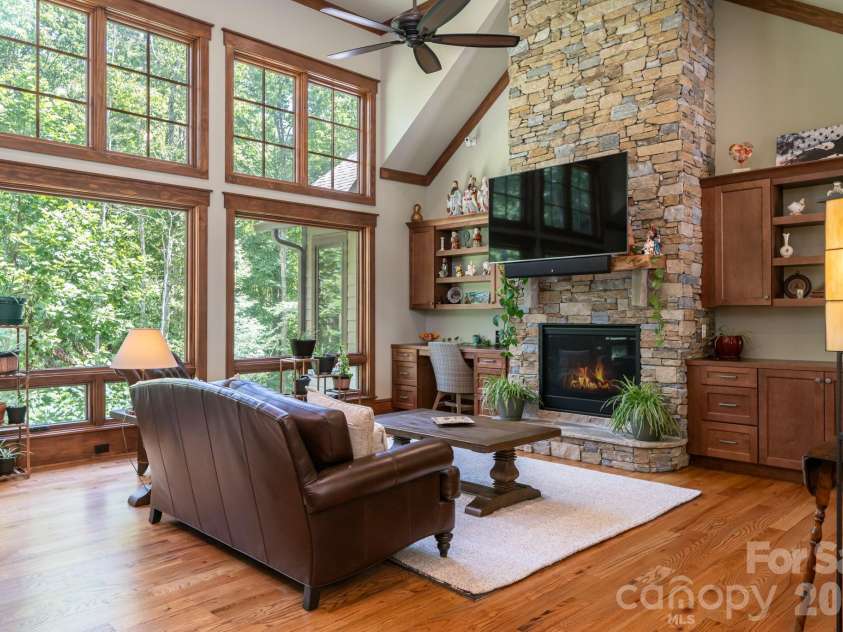403 Thunder Mountain Road, Hendersonville, NC 28792.  MLS# CAR4399888, YatesRealty ID 41527. 
