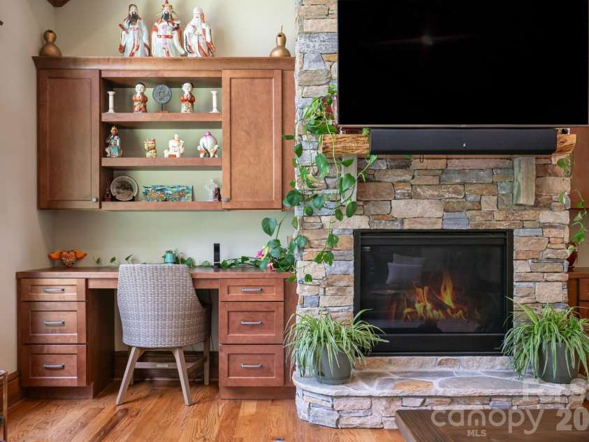 403 Thunder Mountain Road, Hendersonville, NC 28792.  MLS# CAR4399888, YatesRealty ID 41527. 