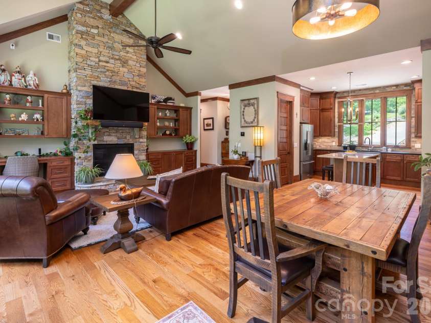 403 Thunder Mountain Road, Hendersonville, NC 28792.  MLS# CAR4399888, YatesRealty ID 41527. 