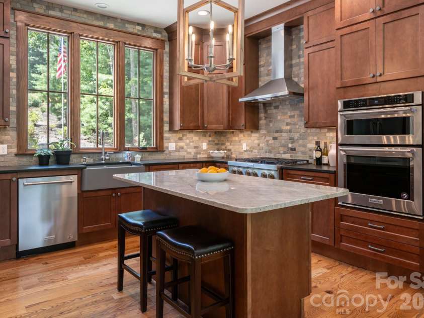 403 Thunder Mountain Road, Hendersonville, NC 28792.  MLS# CAR4399888, YatesRealty ID 41527. 