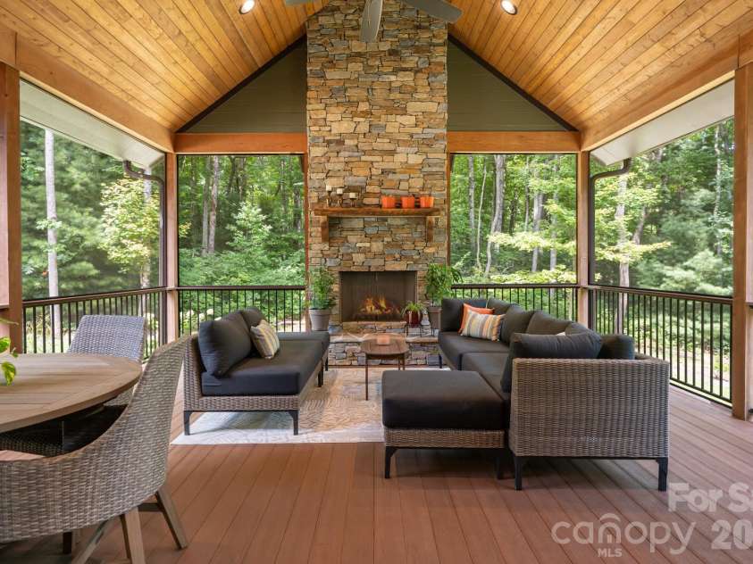 403 Thunder Mountain Road, Hendersonville, NC 28792.  MLS# CAR4399888, YatesRealty ID 41527. 