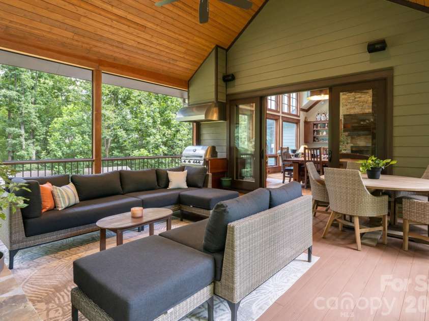 403 Thunder Mountain Road, Hendersonville, NC 28792.  MLS# CAR4399888, YatesRealty ID 41527. 