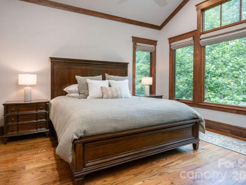 403 Thunder Mountain Road, Hendersonville, NC 28792.  MLS# CAR4399888, YatesRealty ID 41527. 