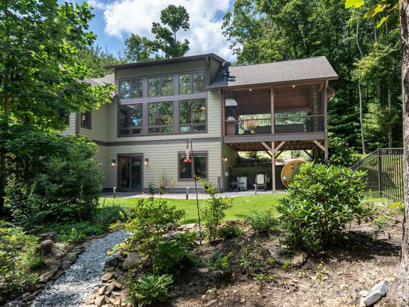 403 Thunder Mountain Road, Hendersonville, NC 28792.  MLS# CAR4399888, YatesRealty ID 41527. 