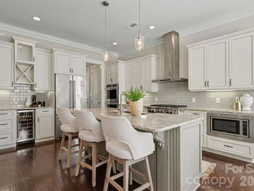 2914 Windsor Avenue, Charlotte, NC 28209.  MLS# CAR4409213, YatesRealty ID 41528. Large Center Island