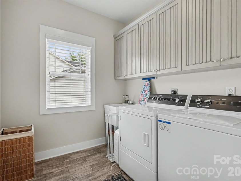 2914 Windsor Avenue, Charlotte, NC 28209.  MLS# CAR4409213, YatesRealty ID 41528. Laundry room with deep basin