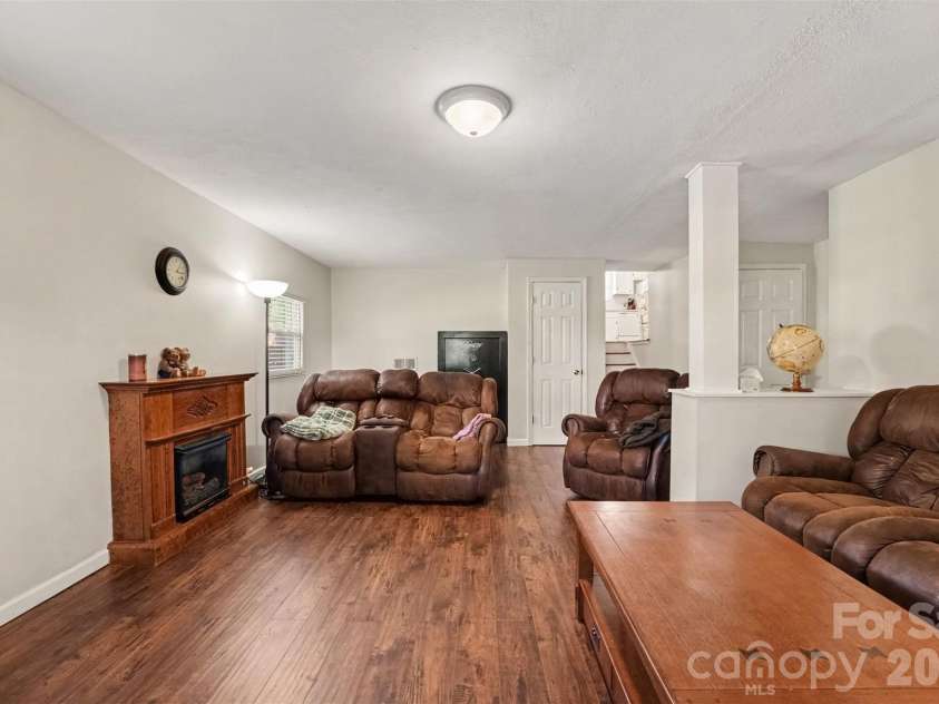 1130 Julius Drive, Salisbury, NC 28147.  MLS# CAR4407179, YatesRealty ID 41530. 