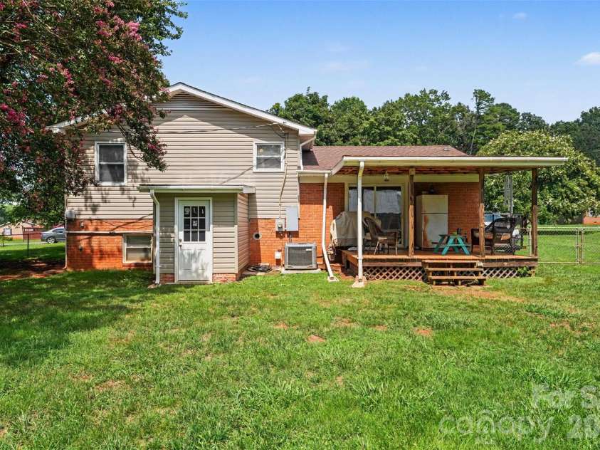 1130 Julius Drive, Salisbury, NC 28147.  MLS# CAR4407179, YatesRealty ID 41530. 