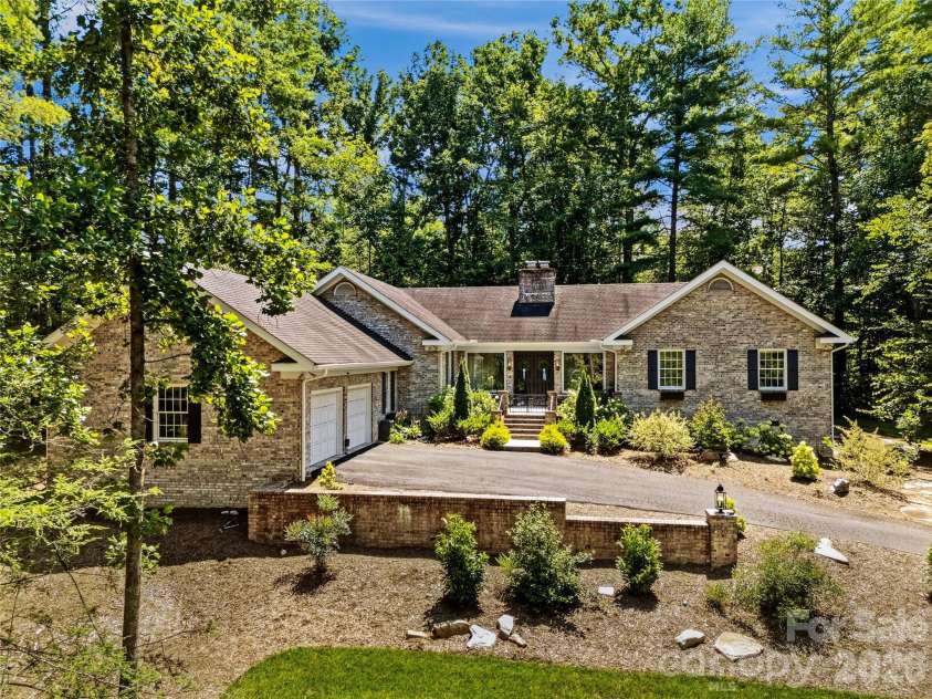 4 Hemlock Road, Asheville, NC 28803.  MLS# CAR4404677, YatesRealty ID 41532. 