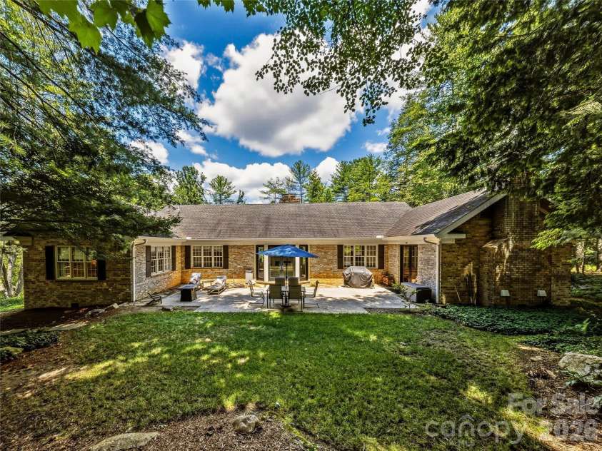 4 Hemlock Road, Asheville, NC 28803.  MLS# CAR4404677, YatesRealty ID 41532. 