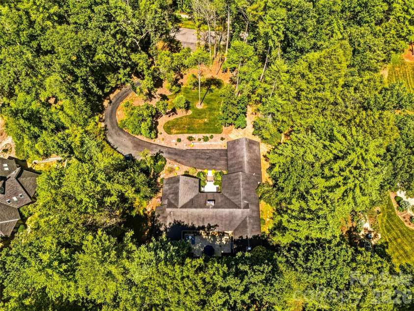 4 Hemlock Road, Asheville, NC 28803.  MLS# CAR4404677, YatesRealty ID 41532. 