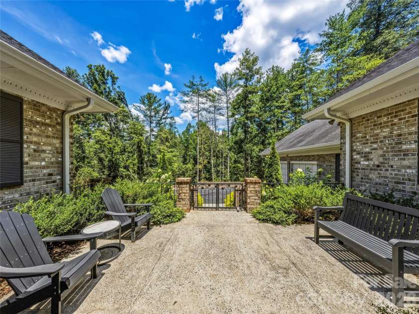 4 Hemlock Road, Asheville, NC 28803.  MLS# CAR4404677, YatesRealty ID 41532. 