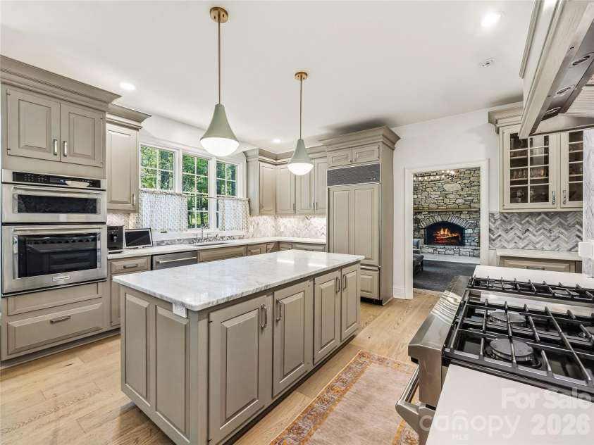 4 Hemlock Road, Asheville, NC 28803.  MLS# CAR4404677, YatesRealty ID 41532. 