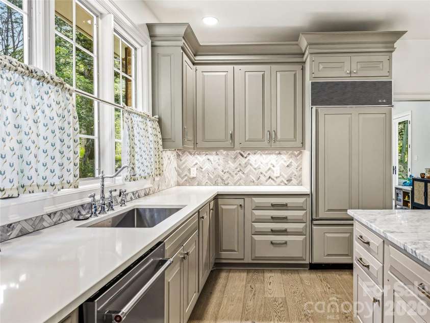 4 Hemlock Road, Asheville, NC 28803.  MLS# CAR4404677, YatesRealty ID 41532. 