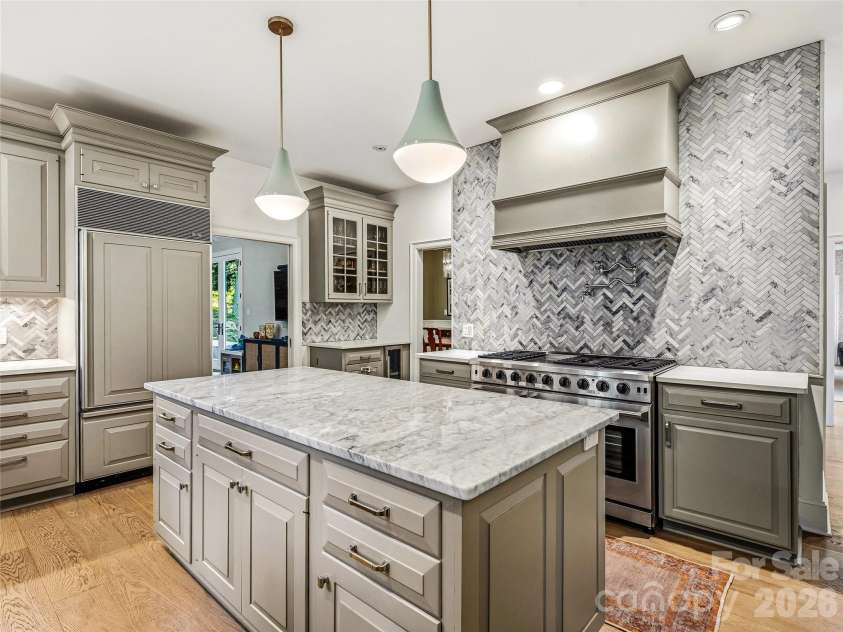 4 Hemlock Road, Asheville, NC 28803.  MLS# CAR4404677, YatesRealty ID 41532. 