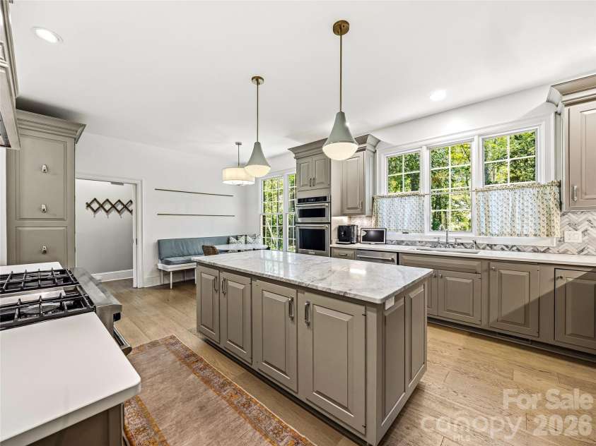 4 Hemlock Road, Asheville, NC 28803.  MLS# CAR4404677, YatesRealty ID 41532. 