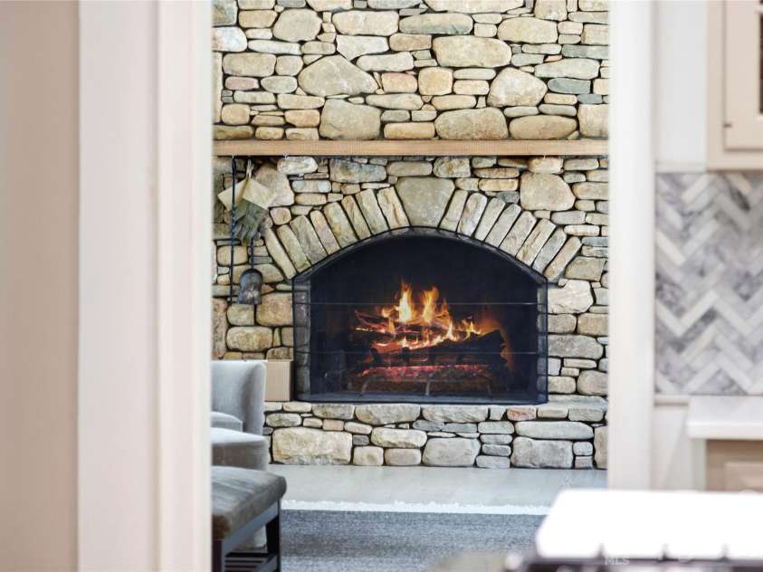 4 Hemlock Road, Asheville, NC 28803.  MLS# CAR4404677, YatesRealty ID 41532. 