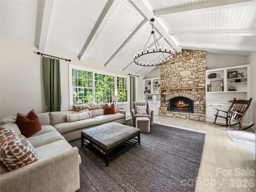 4 Hemlock Road, Asheville, NC 28803.  MLS# CAR4404677, YatesRealty ID 41532. 