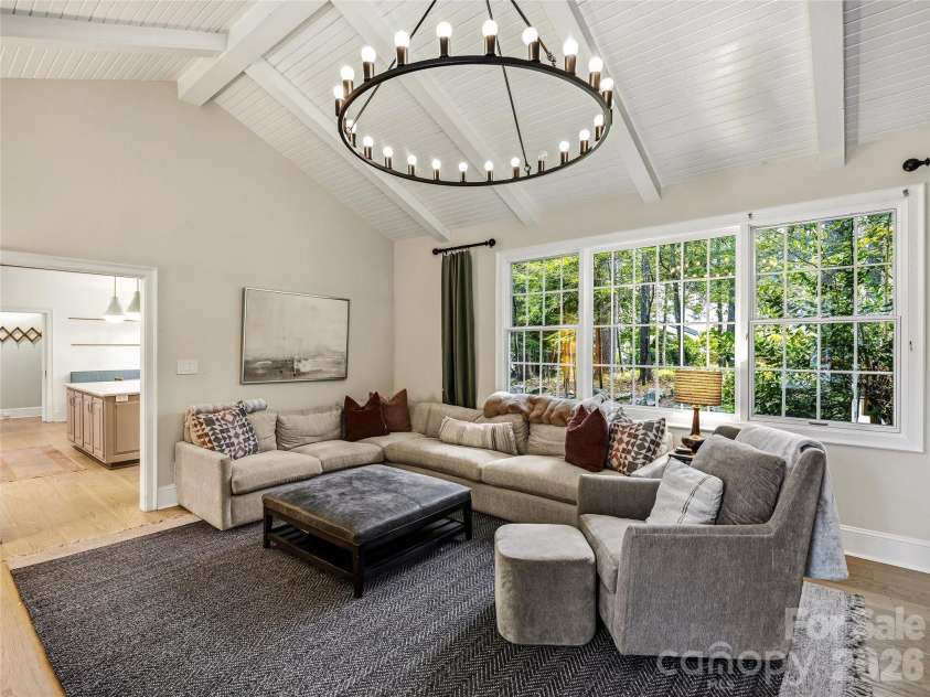 4 Hemlock Road, Asheville, NC 28803.  MLS# CAR4404677, YatesRealty ID 41532. 