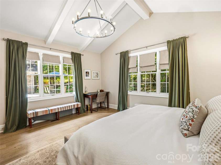 4 Hemlock Road, Asheville, NC 28803.  MLS# CAR4404677, YatesRealty ID 41532. 