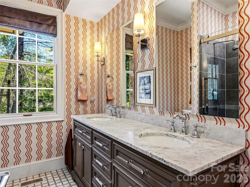 4 Hemlock Road, Asheville, NC 28803.  MLS# CAR4404677, YatesRealty ID 41532. 