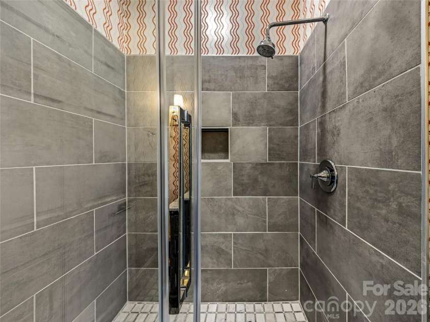 4 Hemlock Road, Asheville, NC 28803.  MLS# CAR4404677, YatesRealty ID 41532. 