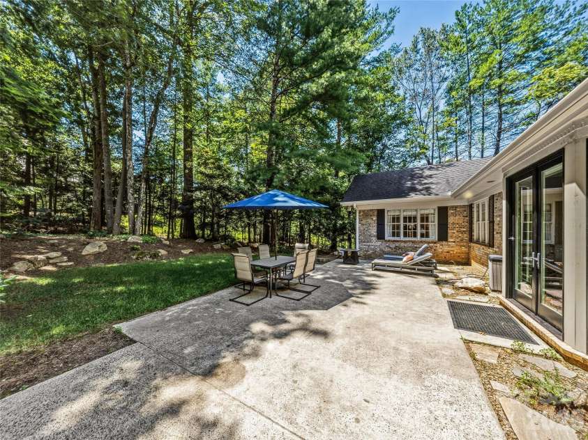 4 Hemlock Road, Asheville, NC 28803.  MLS# CAR4404677, YatesRealty ID 41532. 